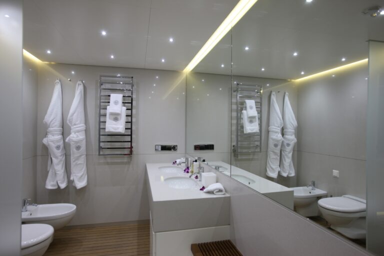 Main Master Bath On Board Yacht OCEAN SAPPHIRE