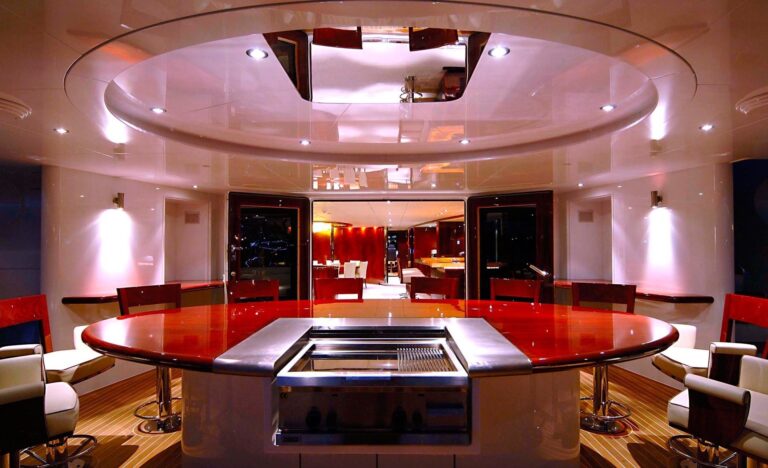 Teppenyaki Drinks Bar Aboard Yacht SEAFARIS