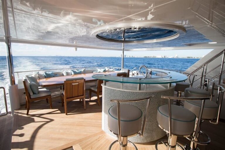 The 41m Yacht SERENITY
