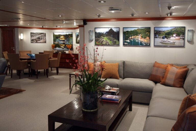 Premier Saloon On Board Yacht SILVER CLOUD