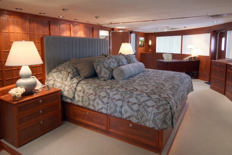 Berth: Yacht SILVER CLOUD's Main Master Cabin Image