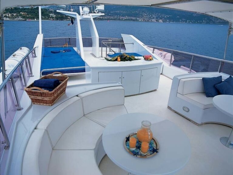 Life On Board Yacht ALIA 7