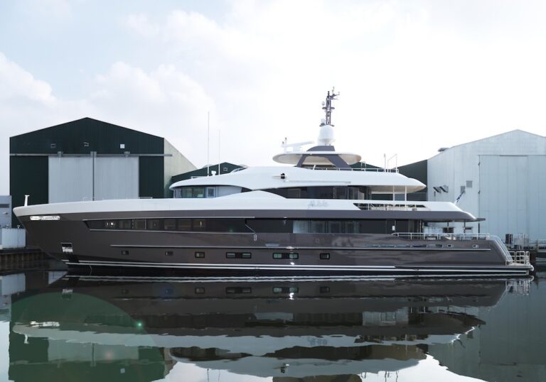 The 42m Yacht ALIVE