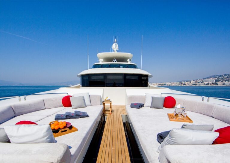 Life On Board Yacht ROBUSTO