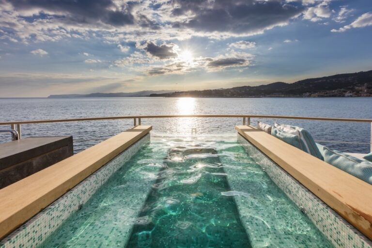The 42m Yacht SERENITY