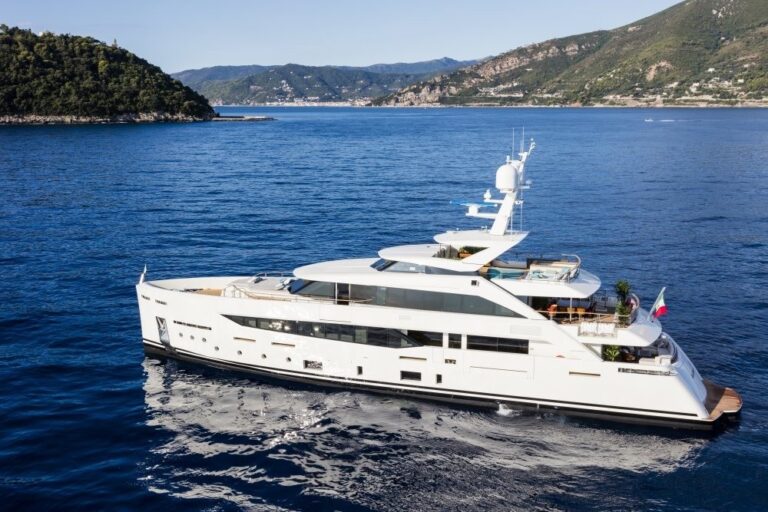 The 42m Yacht SERENITY
