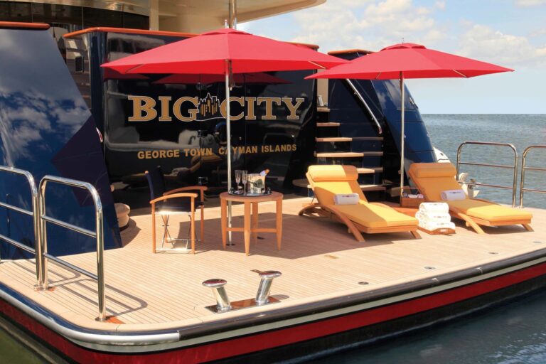 Beach Beachclub On Yacht WAKU
