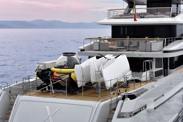 The 42m Yacht X