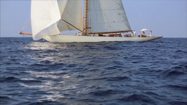 Charter yacht MOONBEAM IV