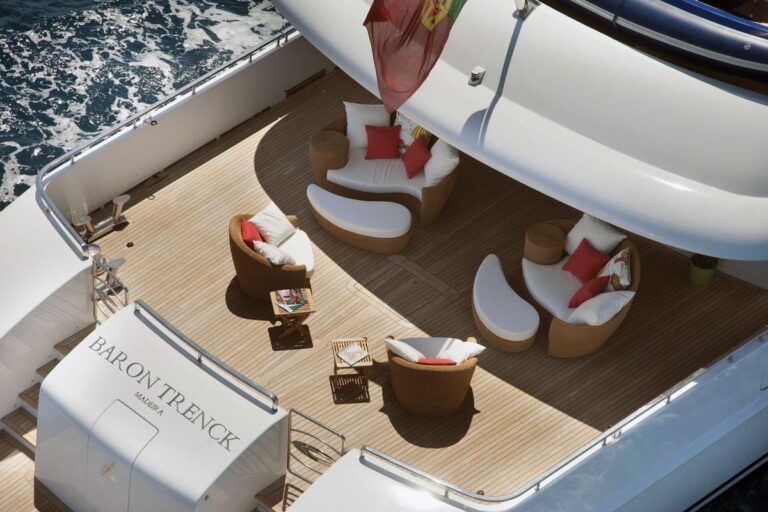 43m BARON TRENCK - Aft deck