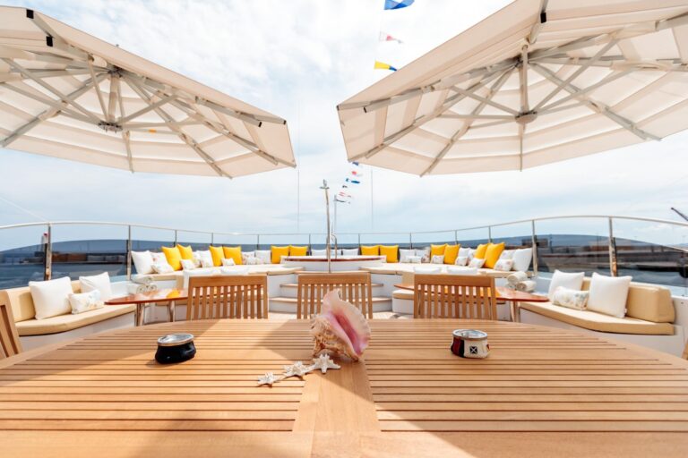 Alfresco dining on the sundeck