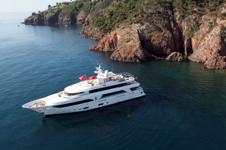 43M LUXURY MOTOR YACHT