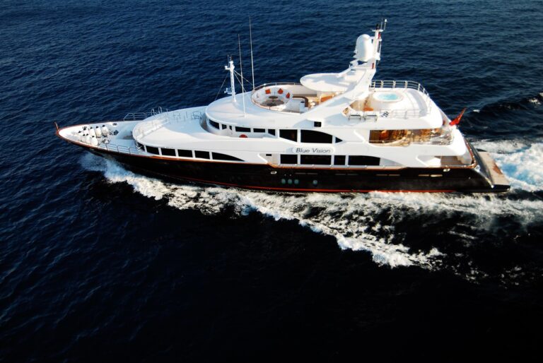 Cruising On Board Yacht BLUE VISION