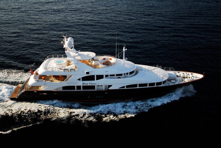 Cruising On Board Yacht BLUE VISION