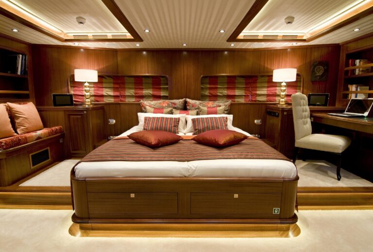 Profile: Yacht CLEAR EYES's Main Master Cabin Photograph