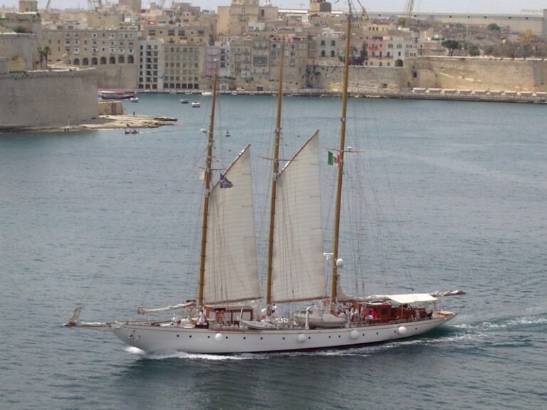 The 43m Yacht CROCE DEL SUD