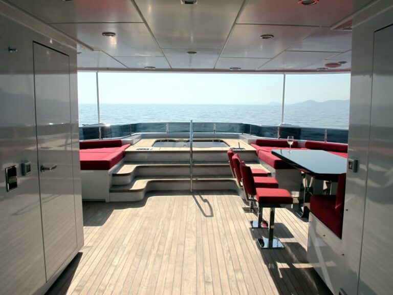 The 43m Yacht GRAYZONE