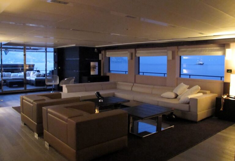 The 43m Yacht GRAYZONE