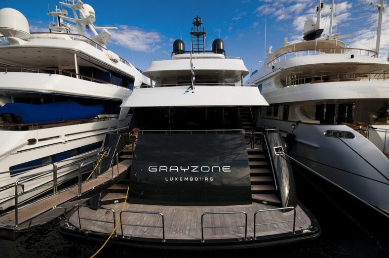 The 43m Yacht GRAYZONE