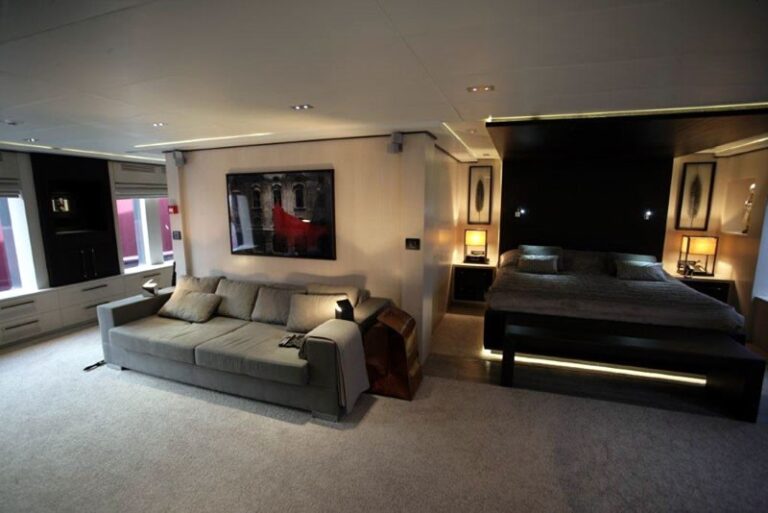 The 43m Yacht GRAYZONE