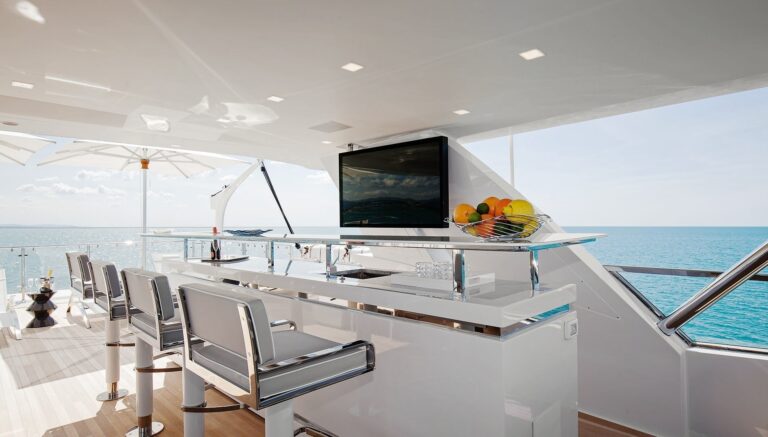 The 43m Yacht H - Sundeck bar