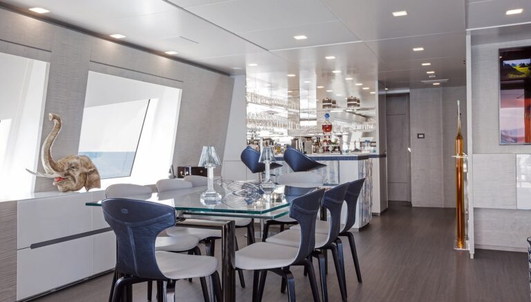The 43m Yacht H - Dining and bar