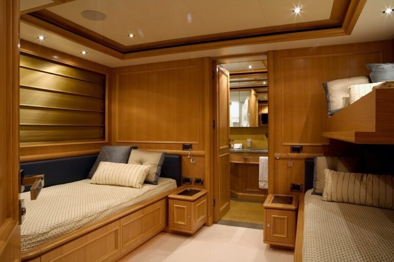Twin Bed Cabin On Board Yacht HANA