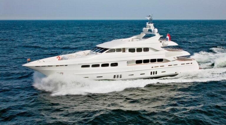 The 43m Yacht LATITUDE