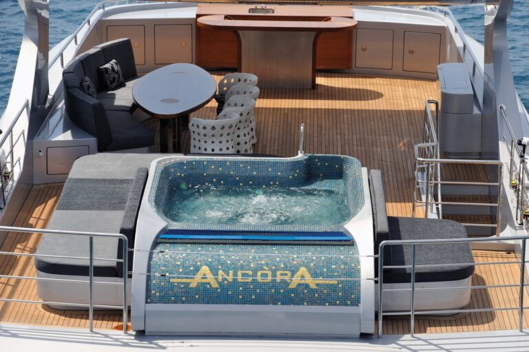 The 43m Yacht MI VIDA
