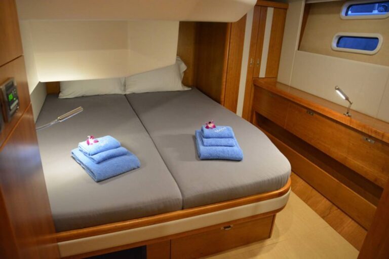 Guest double cabin