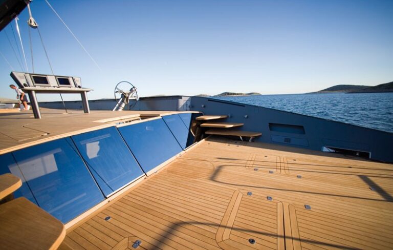 The 44m Yacht ESENSE