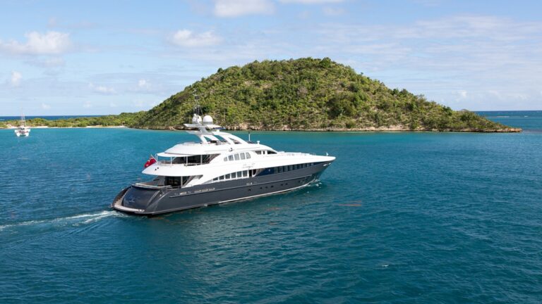 The 44m Yacht LADY L