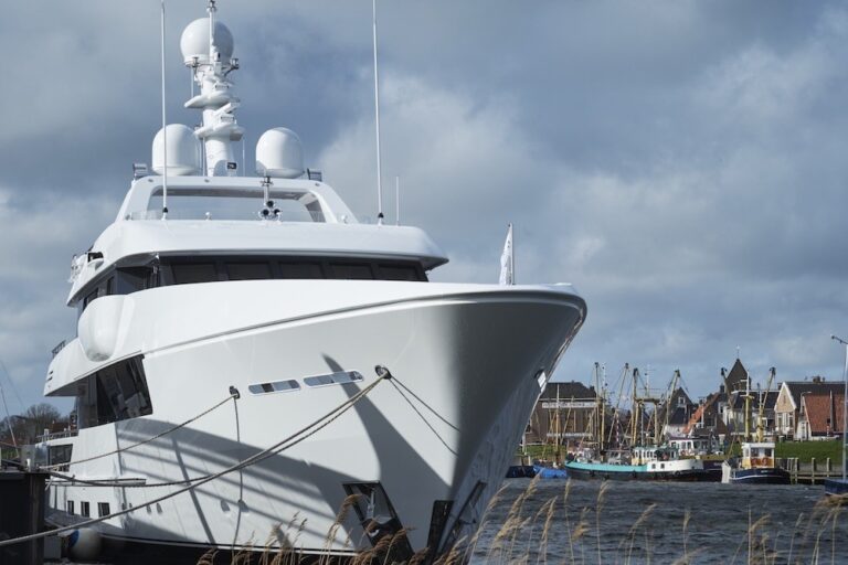 The 44m Yacht MOON SAND