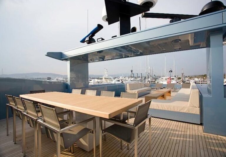 Deck Eating/dining On Yacht SEAKID