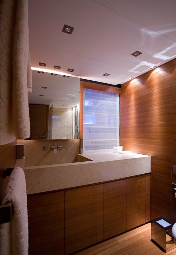 Daytime Toilet On Yacht SEAKID