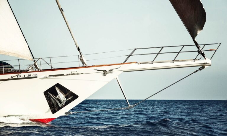 Profile Aspect Aboard Yacht AIGLON