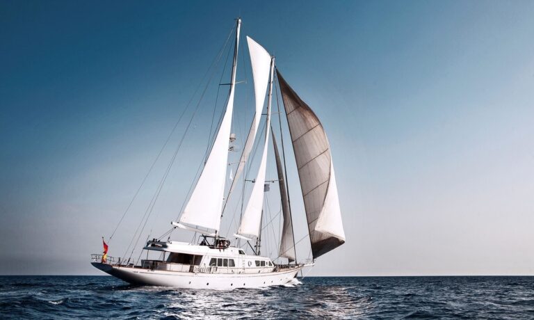 Cruising On Yacht AIGLON