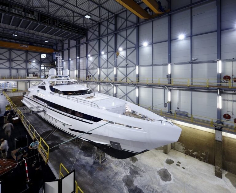 The 45m Yacht AMORE MIO