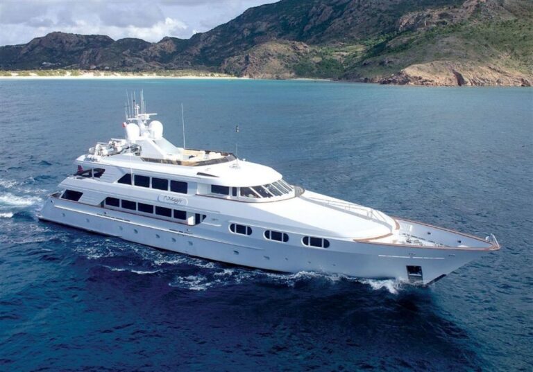Cruising On Board Yacht ATTITUDE
