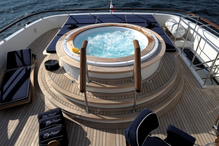 The 45m Yacht AWATEA