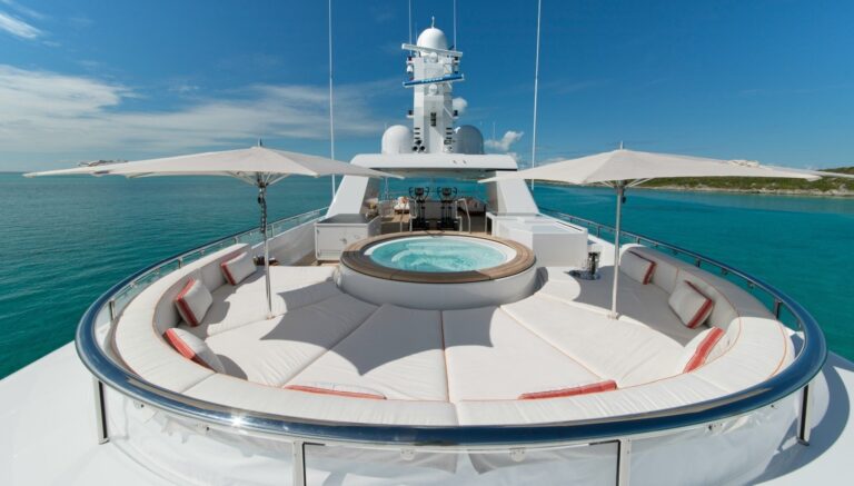 sun deck with Jacuzzi