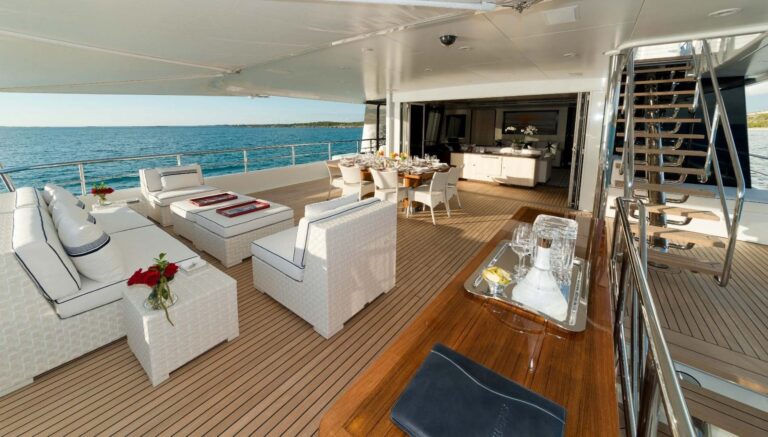 aft seating area