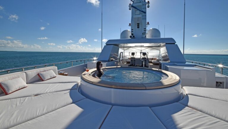 Jacuzzi with sun pads