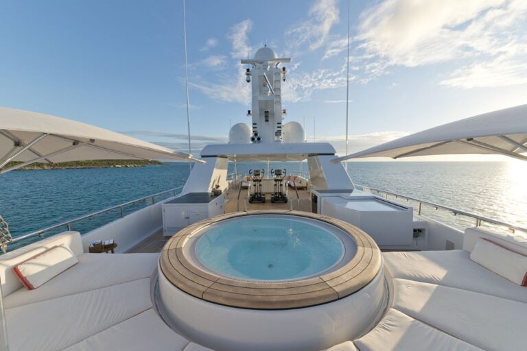sun deck with Jacuzzi