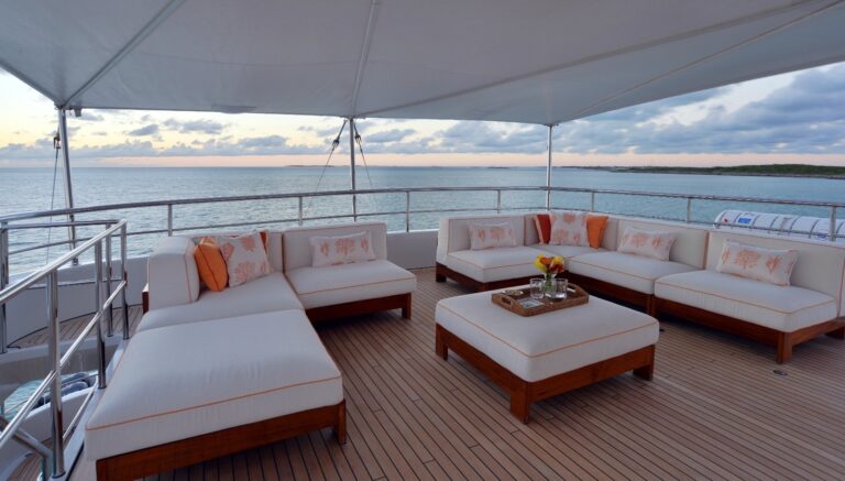 aft seating area