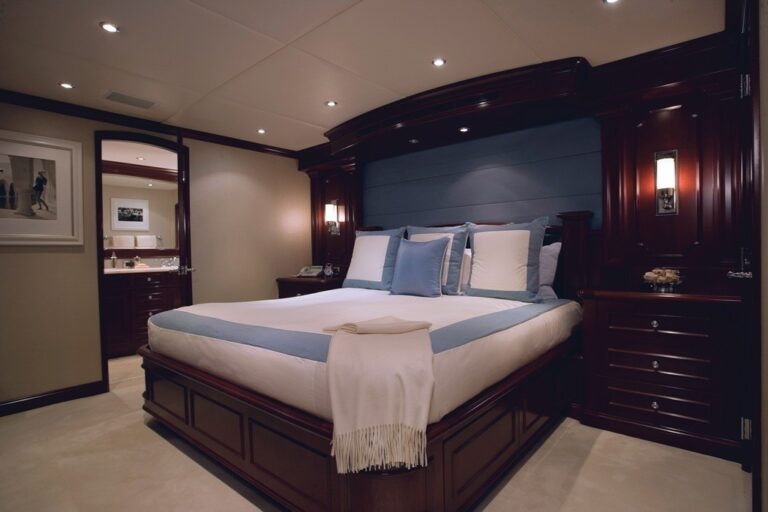 Guest's Cabin Aboard Yacht CARPE DIEM II
