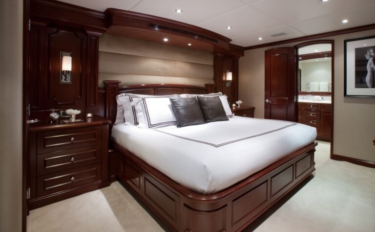 King Cabin On Yacht CARPE DIEM II