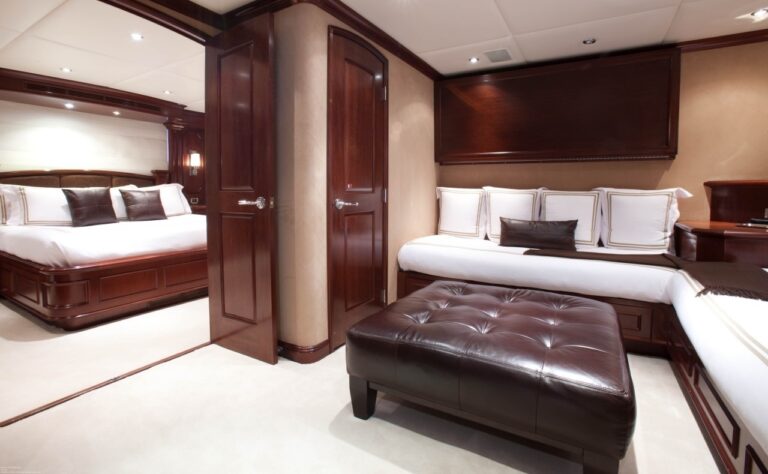 Twin Bed Cabin On Board Yacht CARPE DIEM II