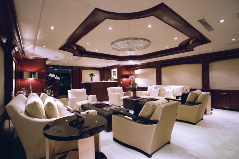 Premier Saloon Aboard Yacht CARPE DIEM II