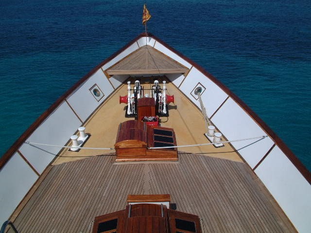 Bow on the 45m Yacht ILONKA